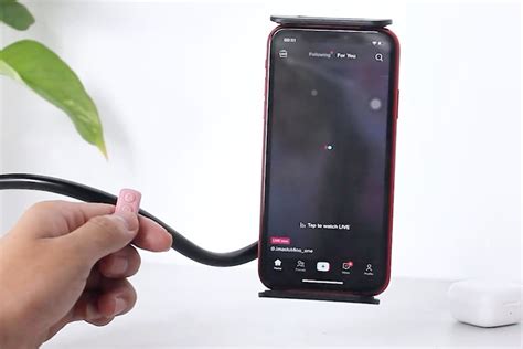 This Amazon Bluetooth Phone Remote Can Scroll Tiktok Or Take Pics