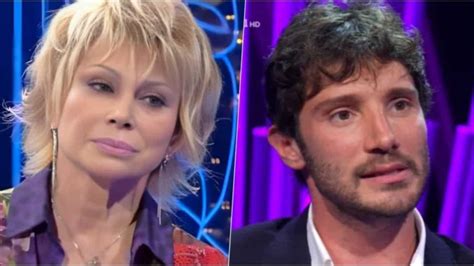 Carmen Russo Presunto Flirt Con De Martino Lei Fa Chiarezza