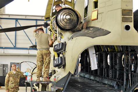 Us Army Grounds Entire Ch Chinook Helicopter Fleet Over Engine Fire