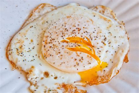 While Frying Eggs Seems Like A Simple Task At First Glance Some People