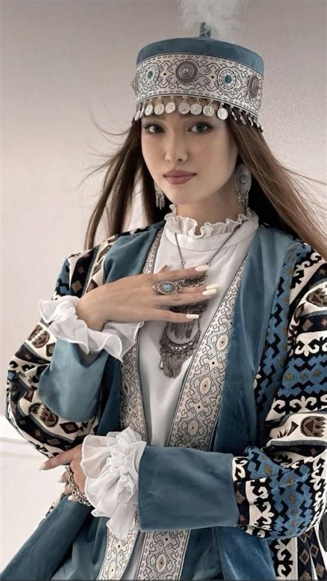 Kazakhstani woman with traditional clothing – Artofit