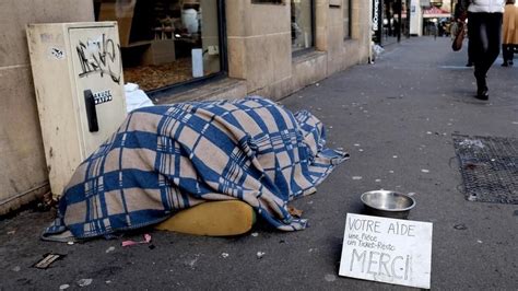 Voilà comment on peut aider les SDF pendant la vague de froid Vidéo