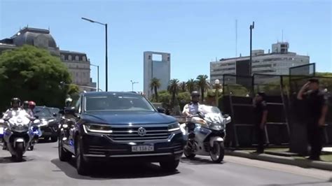 VW Argentina prestó la Touareg para el desfile de asunción de Javier Milei