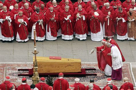 Catholics In The Us Unite To Mourn Pope Emeritus Benedict Xvi Cnn