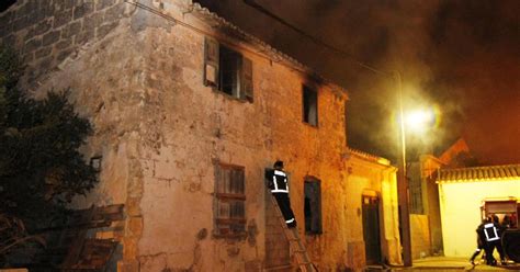 Incendio En Una Antigua Casa En Ruinas De La Calle C S De Gr Cia