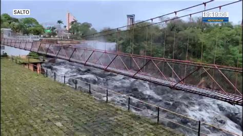 Rio Tietê fica coloração escura em Salto TV Sorocaba