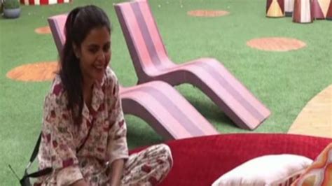 Bigg Boss Live Priyanka Chahar Choudhary Ne Soundarya Ko Kuj Esa