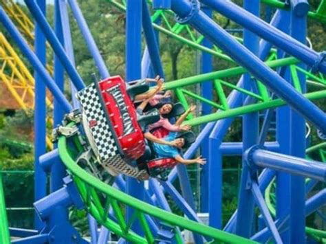 Jóvenes Quedan Atrapadas En Juego Mecánico De Six Flags México