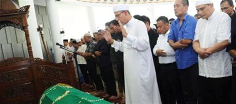 Tata Cara Sholat Jenazah Pria Dan Wanita Lengkap Beserta Doa