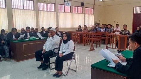 Kepergok Bugil Bareng Paman Di Kamar Mandi Istri Bunuh Suami Anggota