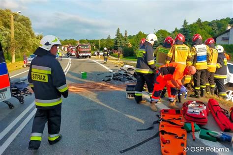 Wypadek w Połomii Ranne zostały dwie osoby FOTO