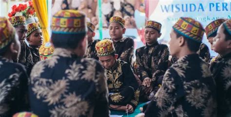 Tradisi Maulid Nabi Di Indonesia Kitab Maulid Yang Populer Dan