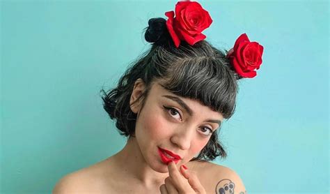 Mon Laferte se abre de capa y revela el dolor que le causó la ausencia