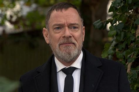 EastEnders' Ian Beale to return for mother Kathy Beale's wedding ...