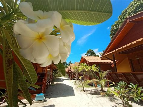 Coco Beach Bungalows Entire bungalow (Koh Lipe) - Deals, Photos & Reviews