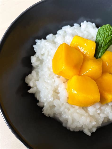 Riz gluant à la mangue et noix de coco Il etait une poele