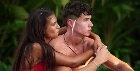 Meet Emily London Based Model Who S On Too Hot To Handle On Netflix