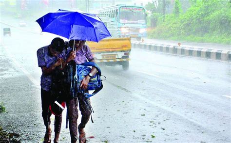 Heavy Rainfall Imd Sounds Yellow Alert In All Districts In Kerala