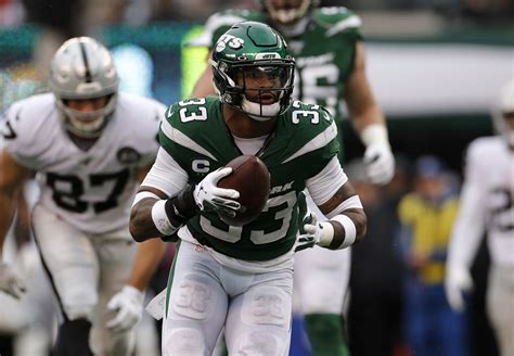 New York Jets: 4 Players who should be shown the door before 2021