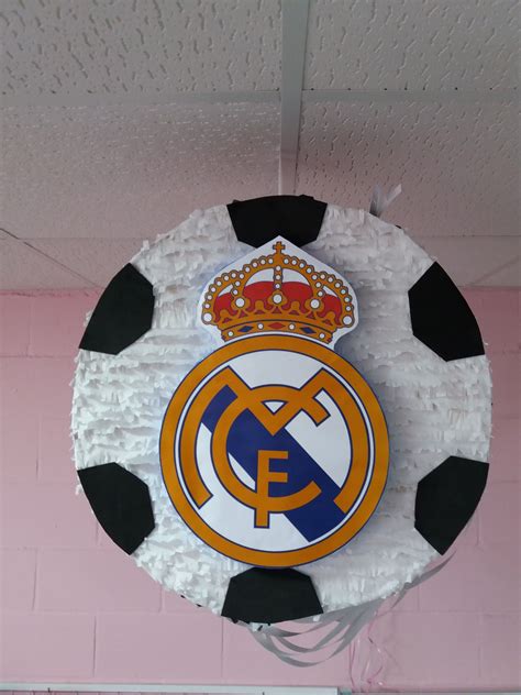 PIÑATA ARTESANA DEL REAL MADRID chuchelandiajl Cumpleaños de