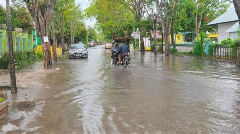 Hujan Deras Mengguyur Kota Gorontalo Sejumlah Ruas Jalan Tergenang