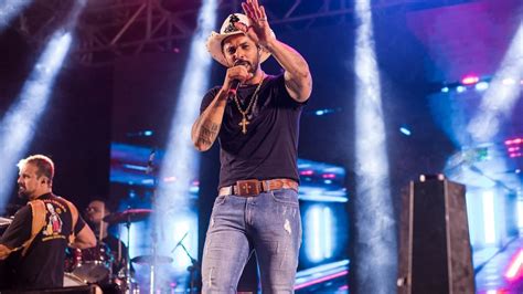 Cantor Sertanejo Jo O Carreiro Morre Aos Anos Ap S Cirurgia No