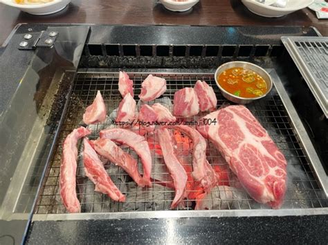 원주 혁신도시 삼겹살 맛집 두툼한 꽃같은 고기가 환상인 원주 혁신도시 흑돼지삼백식당 원주본점 네이버 블로그