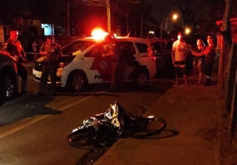 Homem De Anos Assassinado V Rios Tiros Em Pindamonhangaba Sp