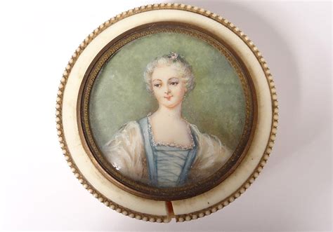 Proantic Petite Boîte Ronde Ivoire Miniature Portrait Jeune Femme Ro