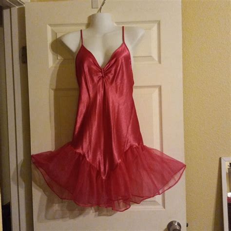 Sedu Fine Lingerie Intimates Sleepwear Hot Pink Satin Negligee