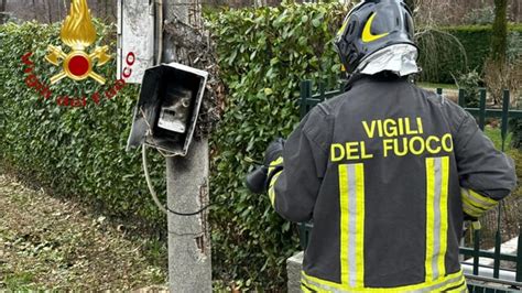 Il Contatore Del Cantiere In Fiamme Intervengono I Vigili Del Fuoco A