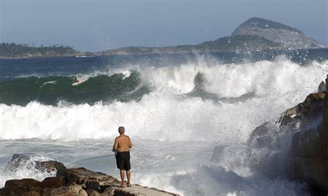 Ondas De Até 3 Metros Atingiram Litoral Do Rio Nesta Quarta Feira