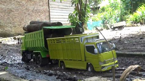 Terguling Saat Berikan Pertolongan Rc Dump Truk Hino Tronton