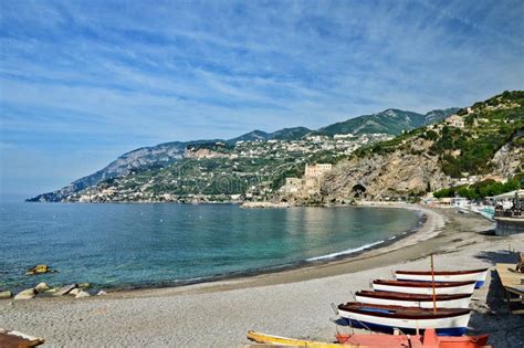 La Ciudad De Maiori En La Costa De Amalfi Foto De Archivo Imagen De