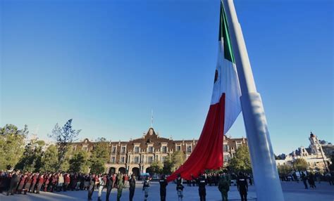 Encabeza Delfina G Mez Ceremonia De Izamiento De La Bandera