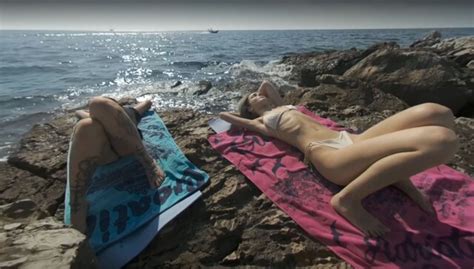 Poppy And Brille Doing Naked Yoga On The Beach Hot Girls Vacation VR Porn Video VRPorn