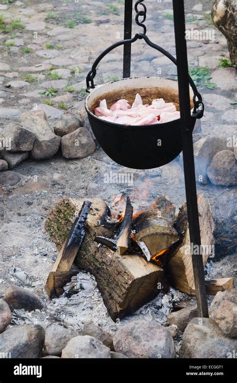 Traditional Campfire Cooking Hi Res Stock Photography And Images Alamy