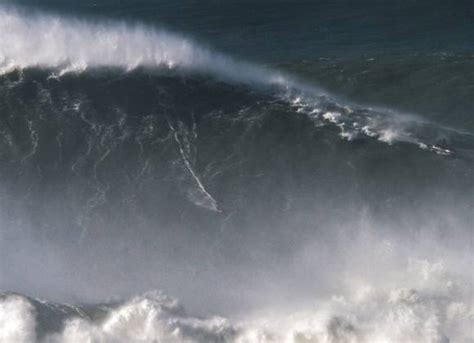 Surfista Rompe El R Cord Guinness De Surfear La Ola M S Grande De La