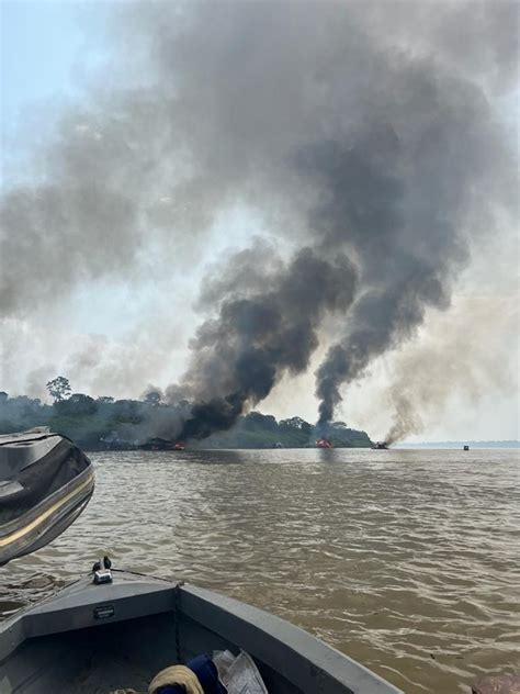 Mais de 140 dragas de garimpo ilegal foram destruídas pela PF e Ibama