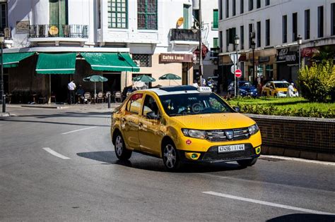 Taxi Que Recorre Las Calles De Tetouan Foto Editorial Imagen De