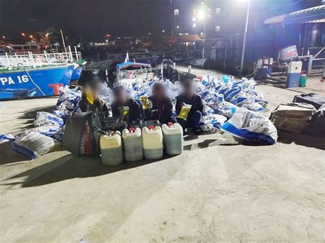 Marine Cops Seize 3 Tonnes Of Subsidised Cooking Oil In Semporna Four