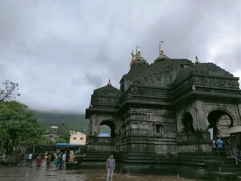 Trimbakeshwar Jyotirling Timings History Image Story Location