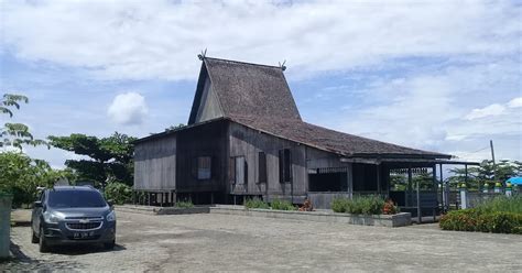 Rumah Bubungan Tinggi Rumah Tradisional Banjar Di Teluk Selong