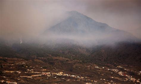 El Fuego Y El Humo Sobre El Valle De Guimar Tenerife Foto De