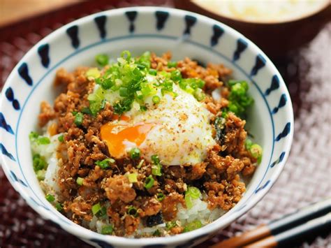 坦々丼、坦々肉味噌丼の作り方 魚料理と簡単レシピ