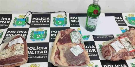 Homem é preso picanha e vinho ao tentar sair de mercado sem pagar