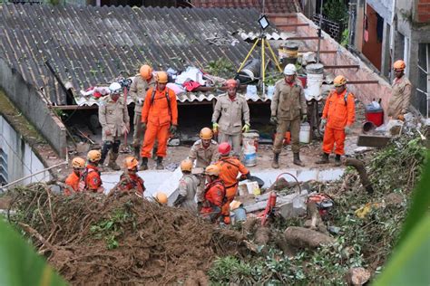 Brasil Ascienden A 44 Los Muertos Por Las Lluvias En Sao Paulo Y A