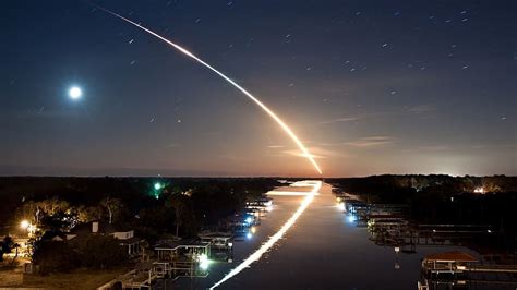 fotografía de lapso de tiempo estrella fugaz noche meteorito luna