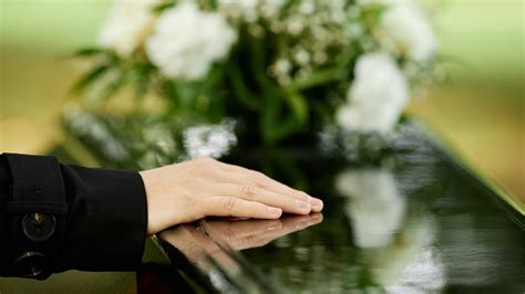 Una donna in Ecuador si risveglia dopo il suo funerale cos è la morte