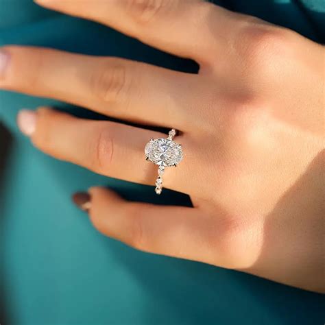 The Most Trending Oval Shaped Engagement Ring Styles For Fashion